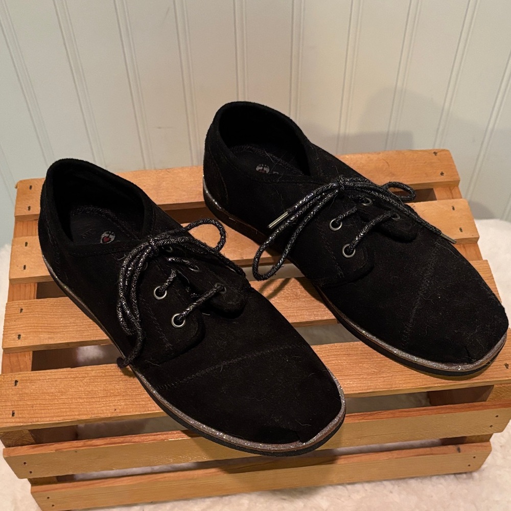 BOBS from Skechers Black and Silver Tie Shoes Size 6